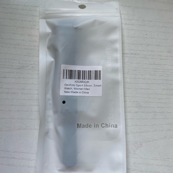 NWT Fitbit Versa 2 Thin Black Replacement Band - Picture 6 of 6